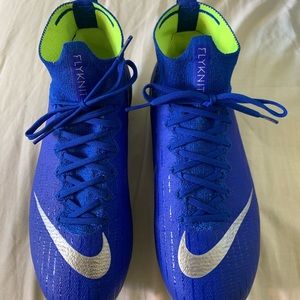 Soccer cleats unisex.